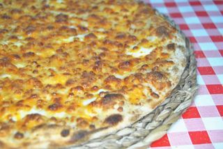 Pizza Gourmet Suiza
