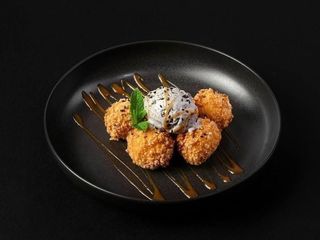 Хрусткі японські сирники з кунжутним морозивом (150/30g)