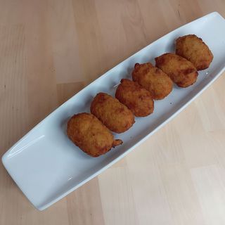 Croquetas de bacallá Amb Panses I Pinyons (5 Uds.)