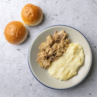 Cepkana svinjetina sa pekarskim krompirom