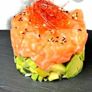 Ensalada tartar de salmón