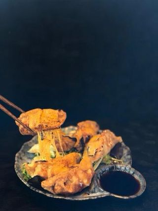 Gyoza De Carne Con Queso Flameado (6 Pzs.)