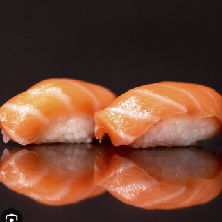 B7. Nigiri De Sake salmon (2 Pzs.)