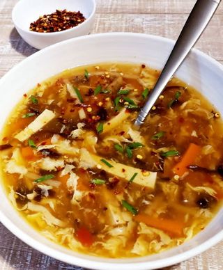 017. Лютиво кисела супа с пиле (300гр)