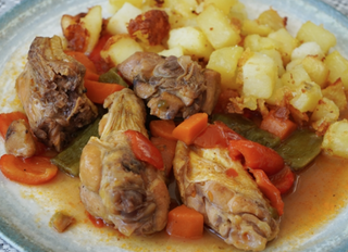 Pollo Rustido Y Patatas