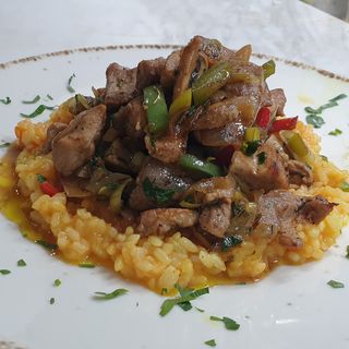 Друсан кебап с шафранов ориз и зеленчуци (300г)