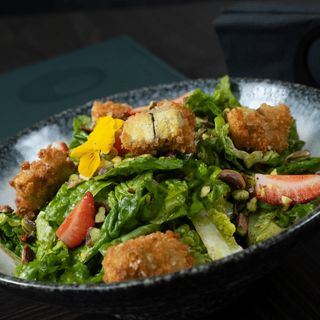 Хрупкаво тофу и ягоди