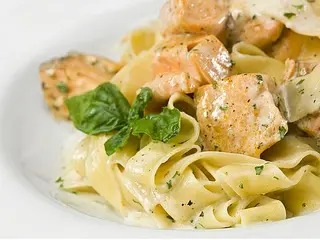 TAGLIATELLE All' CARBONARA Z GRILLOWANYM KURCZAKIEM