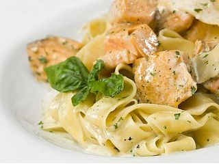 TAGLIATELLE All' CARBONARA Z GRILLOWANYM KURCZAKIEM