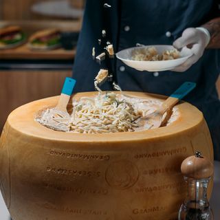 სპაგეტი 4 ყველით