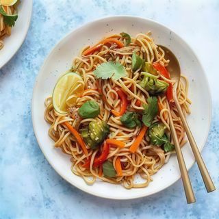 Thai vegetable noodles (Macarrão vegetal tailandês)