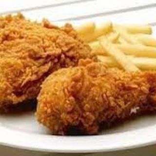 2 Piezas de Pollo a la Broaster + Patatas Fritas + Salsas*^