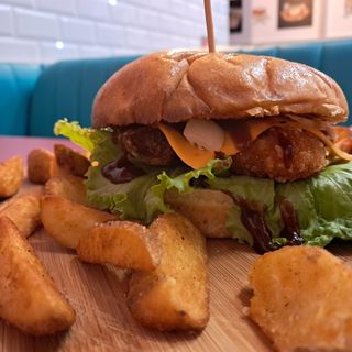 KC Double Chicken Cheese Burger + Pomfrit + Coca Cola 0 33l