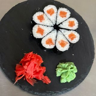 Սաղմոնով ռոլլ