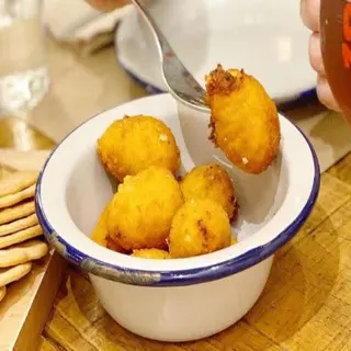 Croquetas de huevos fritos con chorizo