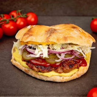 Plescavita  Gurmand + Cartofi Cu Sos Dulce 