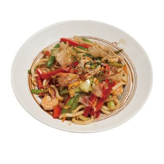 Yaki udon con langostino y verdura