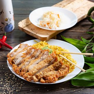 41. Udko kurczaka po chińsku, surówka