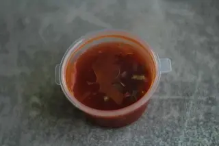 Томатный соус с посудой