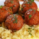 Пържени кюфтенца с картофено пюре