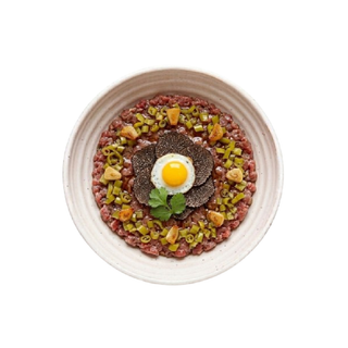 Tartar De Buey Con Huevo Frito, Ajo Confitado Y Piparra