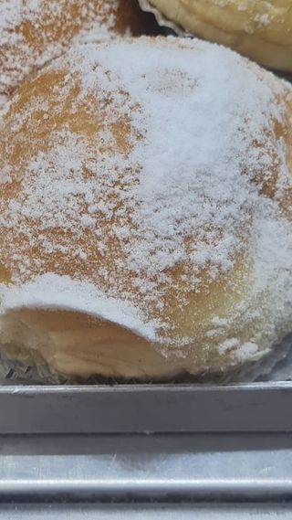 Brioscine farcite con panna e ricotta di pecora