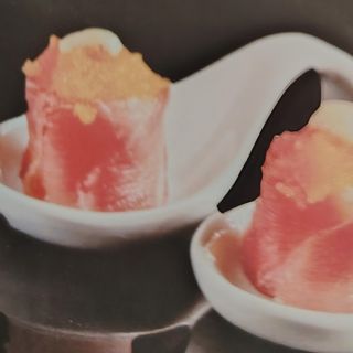 30. Goi De Salmón (2 Pzs.)