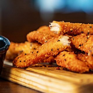 Finguers de pollo + dos refrescos 