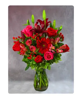 The Red's Vase Bouquet