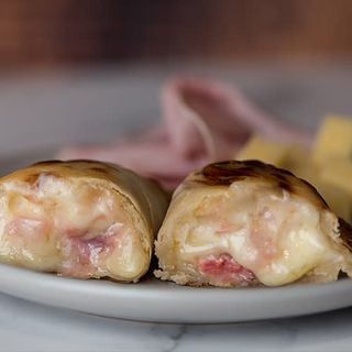 Empanada de Jamón Y Queso