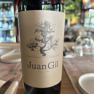 Juan Gil etiqueta Nácar 
