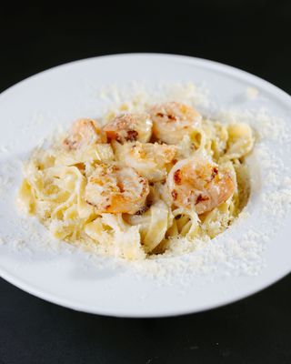 პასტა კრევეტები ნაღებით