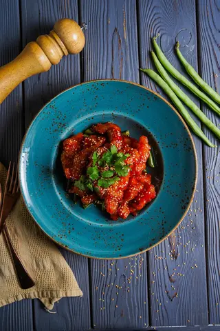 Курица в кисло-сладком соусе (350г)
