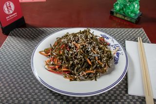 Salată de alge picantă