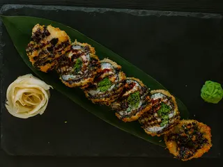 Rolka w tempurze z węgorzem (315g)