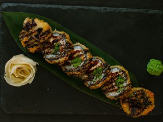 Rolka w tempurze z węgorzem (315g)