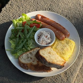 Breakfast with sausages