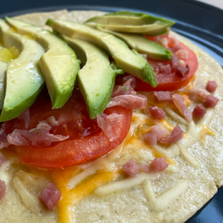 Crepes, aguacate huevo tomate y aguacate 