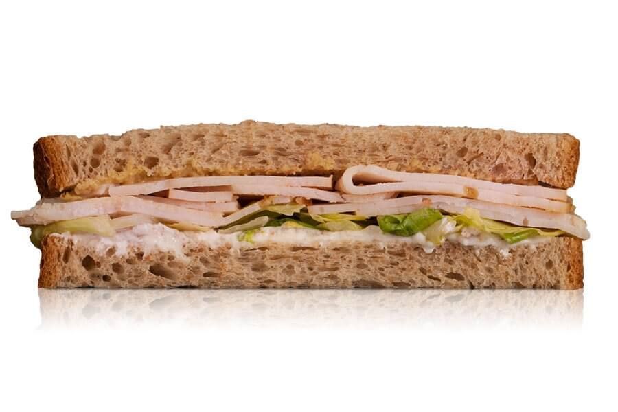 Sándwich integral pollo al curry con vegetales