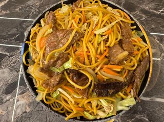 Massa Salteada com Vaca