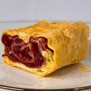 Штрудель з полуницею