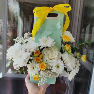 Aranjament elegant - cu mix de flori asortate