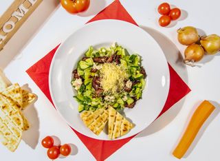 Salată cu Vita si dressing de hrean