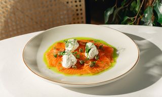 ორაგულის კარპაჩო შებოლილი არაჟნით