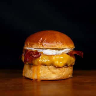 Hamburguesa  dry age queso bacon huevo 
