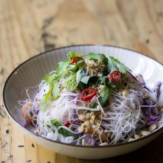 Ensalada thai de fideos