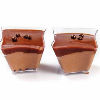 Prăjitură mini ciocolată și căpșuni