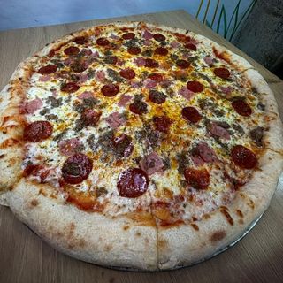 Pizza Carnívora (33 Cm.)