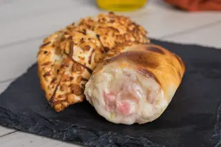 Empanada De Jamón Dulce Y Queso (1 Ud.)