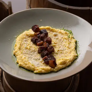 Банош гуцульський із шкварками та бринзою (160/70 г)